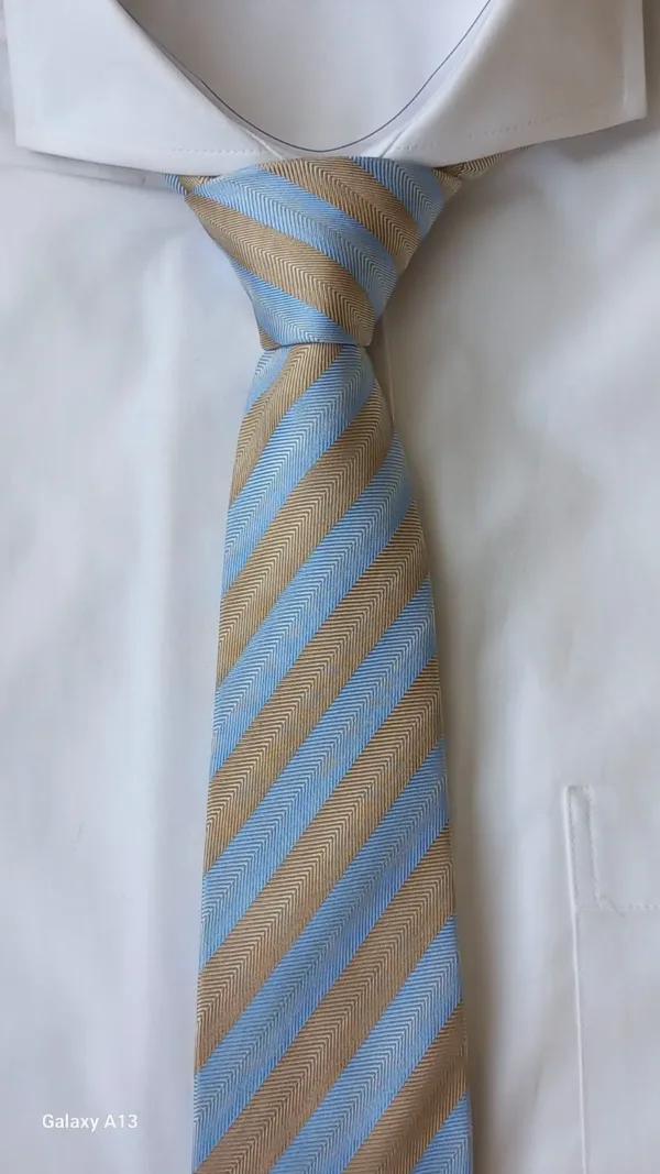 ВЕК47 Светлосиньо и бежово - 100% естествена коприна