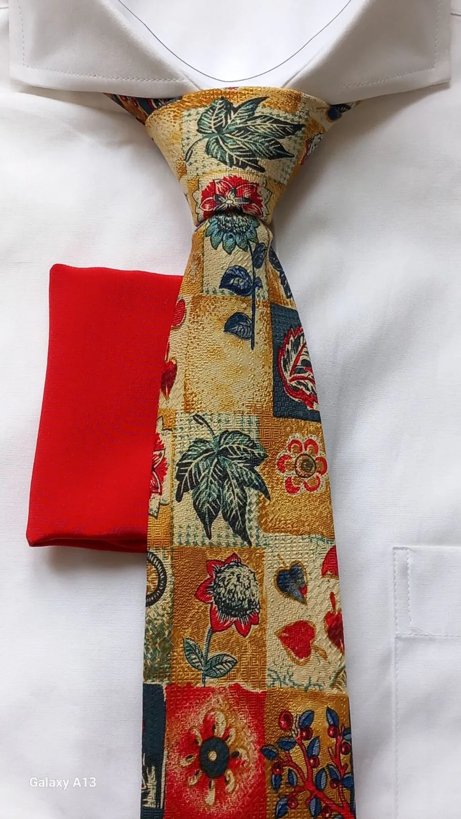 КВЖ350 Тютюнева вратовръзка с флорален десен в комплект с кърпичка от естествена коприна