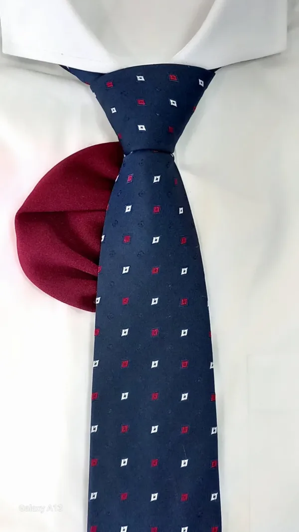 КВЖ001 Тъмносиня вратовръзка с кърпичка