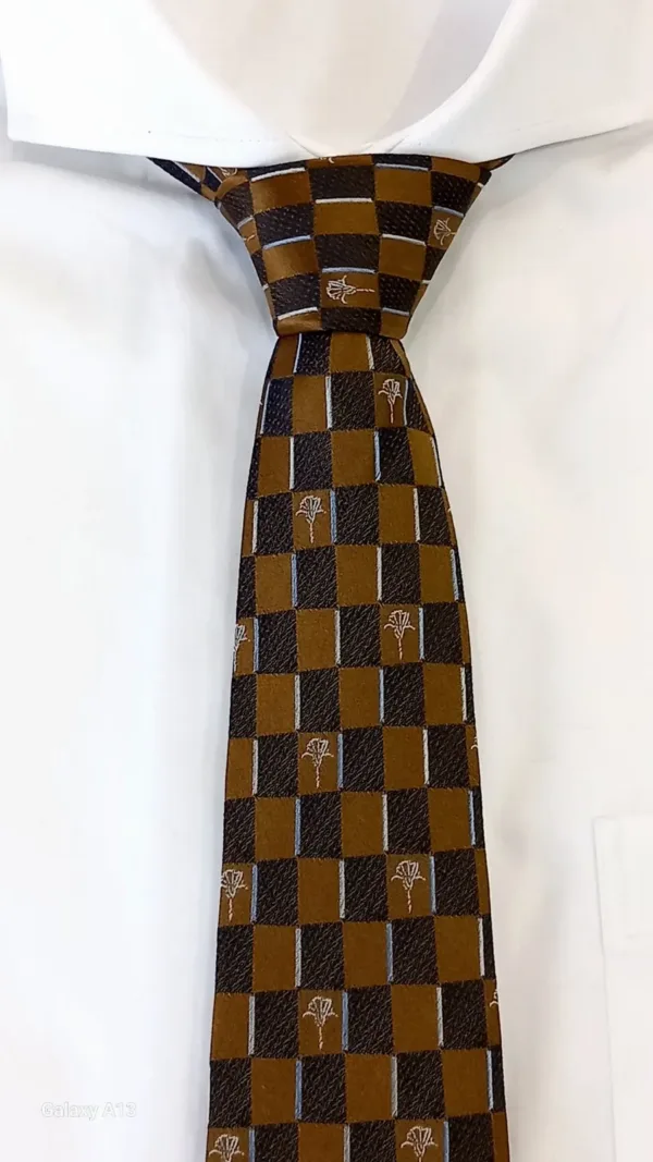 ВЕК008 Бутикова вратовръзка в тютюнево - 100% естествена коприна