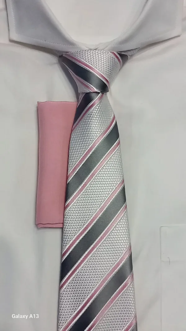 КВЖ012 Бяла вратовръзка с кърпичка в розово