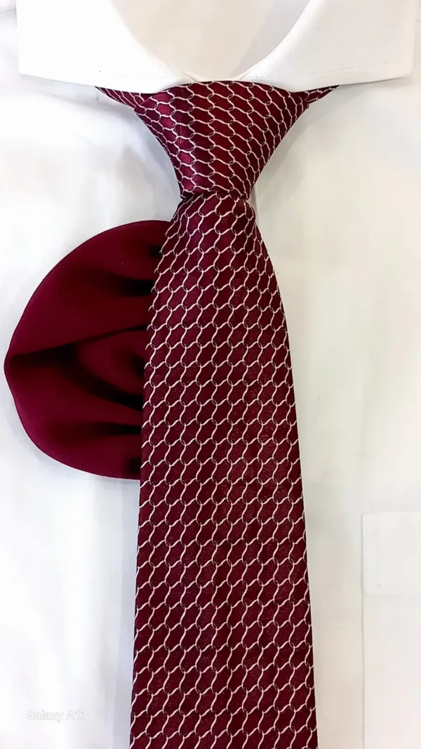 ВС001 Сатенирана вратовръзка в бордо и бяло с кърпичка
