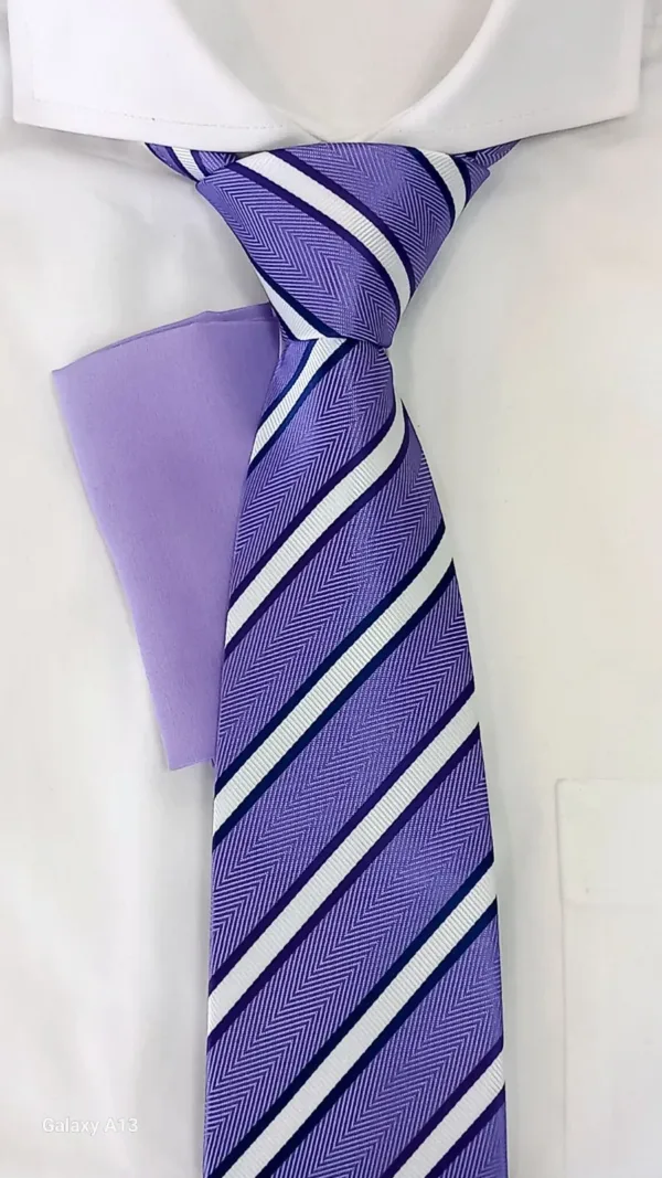 КВЖ003 Лилава вратовръзка с бели райета в комплект с кърпичка