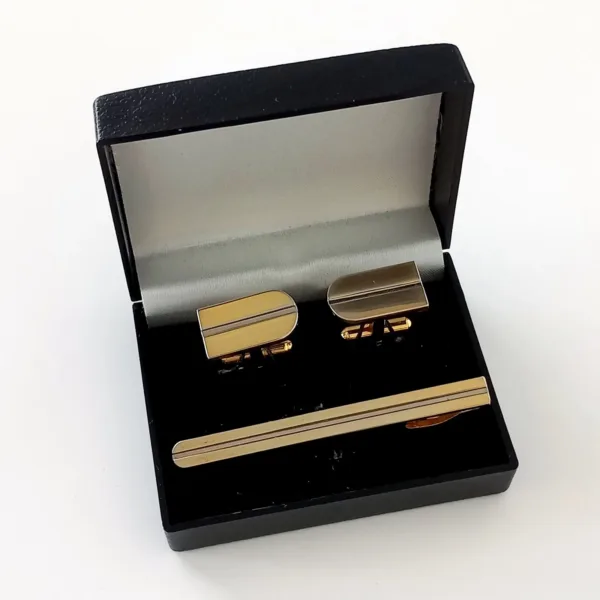 КИЗ04 Златисти копчета с игла