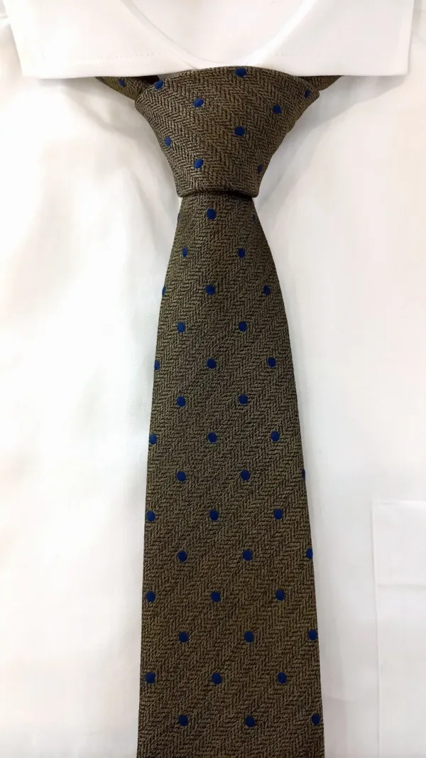 ВЖ040 Тъмнозелена вратовръзка на сини точки