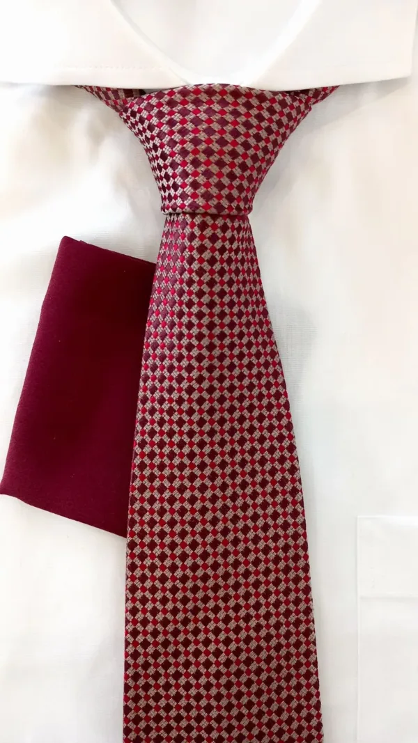 ВЕКК85 Бутикова вратовръзка с кърпичка в бордо