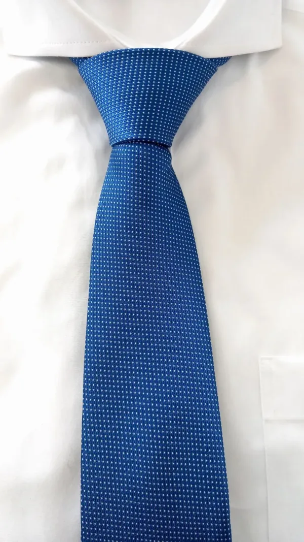 ВЖ022 Морскосиня вратовръзка на бели точици
