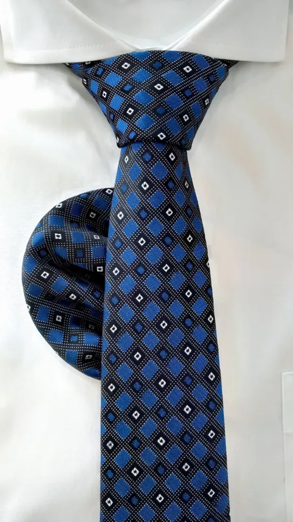 КВЖ120 Вратовръзка в цвят тъмносиньо и морскосиньо с кърпичка