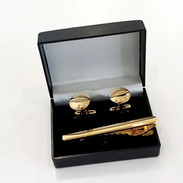 КИЗ06 Кръгли златисти копчета в компликт с игла за вратовръзка