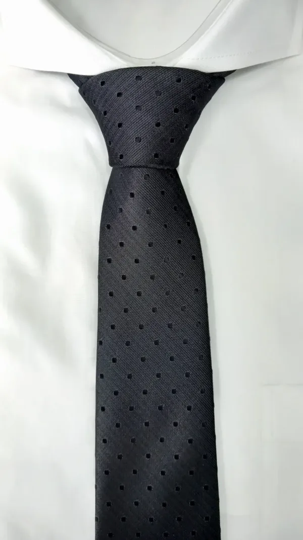 ВЖ045 Сиво-черна жакардова вратовръзка с релефни черни точици
