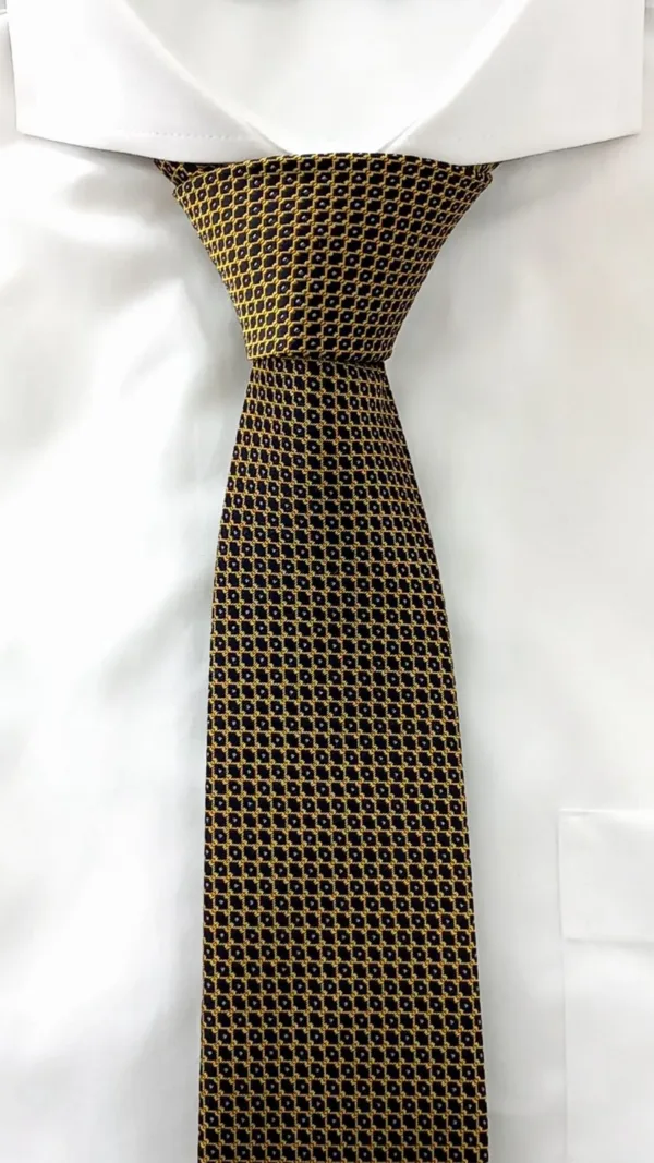 ВЕК020 Черна вратовръзка от естествена коприна с фини жълти линии