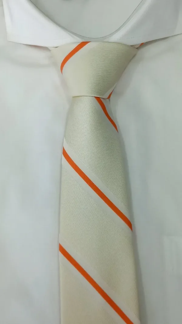 ВЖ046 Мъжка вратовръзка жакард в екрю с оранжеви райета